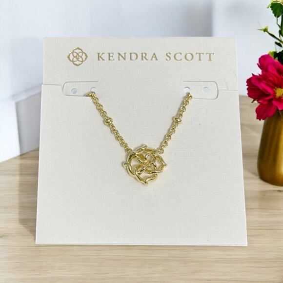 NWT! Kendra Scott Kelly Short Pendant Necklace in Gold - Picture 2 of 7